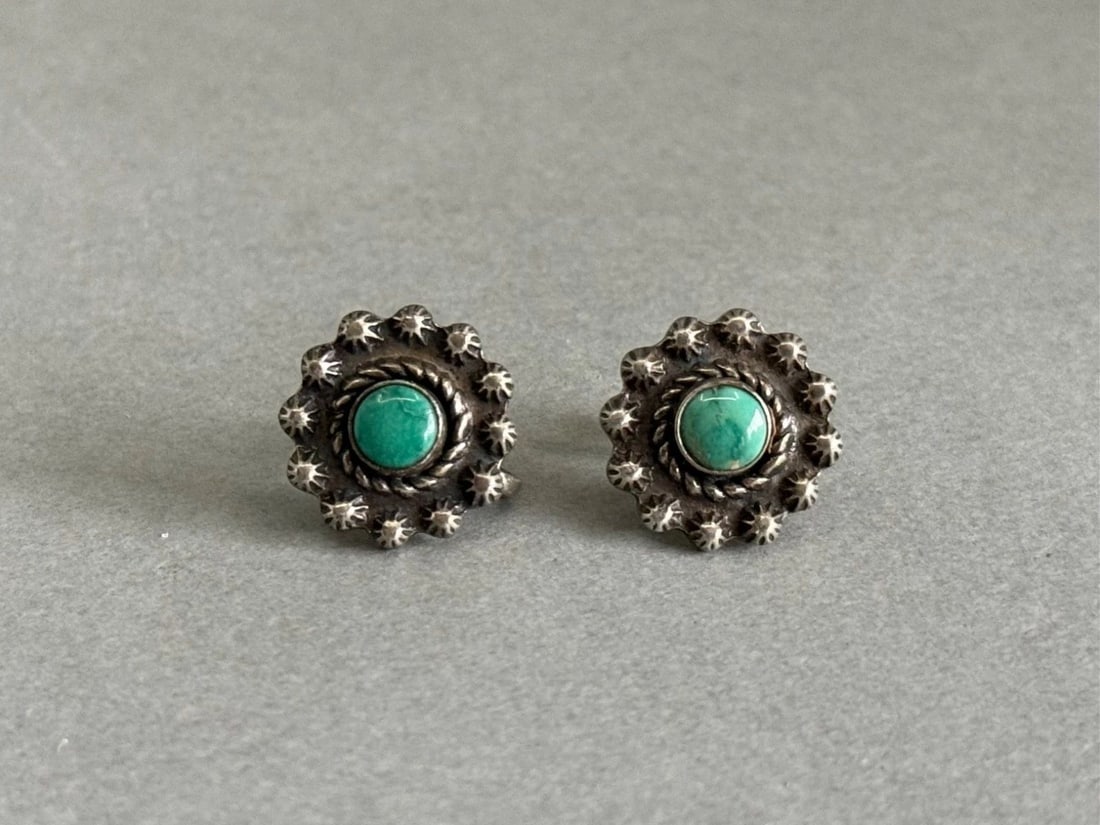 OLD PAWN NAVAJO STERLING SILVER WITH TURQUOISE SCREW BACK EARRINGS (1 of 2)