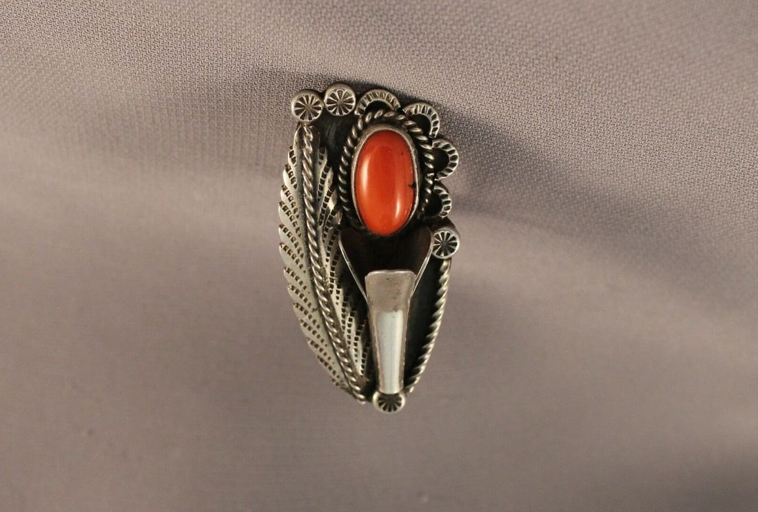 OLD PAWN NAVAJO STERLING SILVER AND CORAL RING 7 3/4 (1 of 2)
