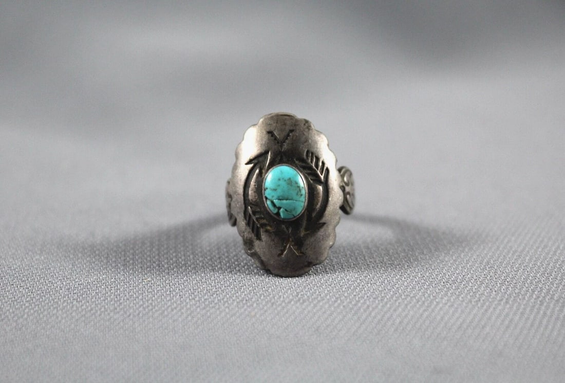 OLD PAWN NAVAJO STERLING SILVER AND TURQUOISE RING SIZE ADJUSTABLE: OLD PAWN NAVAJO STERLING SILVER AND TURQUOISE RING SIZE ADJUSTABLE Item Description: 7/8” tall