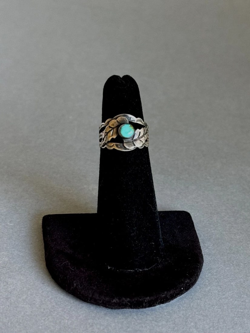 OLD PAWN NAVAJO STERLING SILVER AND TURQUOISE RING. SIZE 4 1/4: OLD PAWN NAVAJO STERLING SILVER AND TURQUOISE RING. SIZE 4 1/4 Old Pawn Navajo Sterling Silver and Turquoise Ring. Size 4 1/4 1/2” Tall