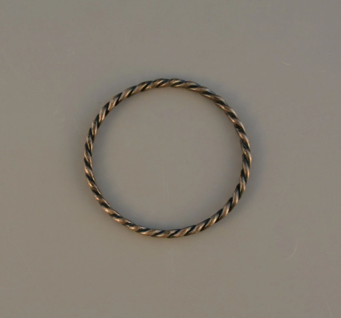 VINTAGE NAVAJO INDIAN TWISTED STERLING SILVER BANGLE BRACELET - 7 1/8" (1 of 2)