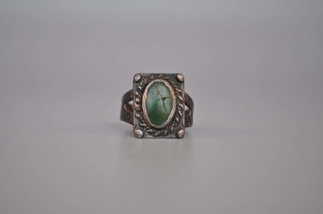 OLD PAWN NAVAJO STERLING SILVER RING - TURQUOISE SIZE 5 1/2: OLD PAWN NAVAJO STERLING SILVER RING - TURQUOISE SIZE 5 1/2 Weight 3.90 Grams Cracks in Original stone Still Secure in Setting .. 5/8" Tall Old Pawn Jewelry dates from the early 1900s to the 1970s. Mo