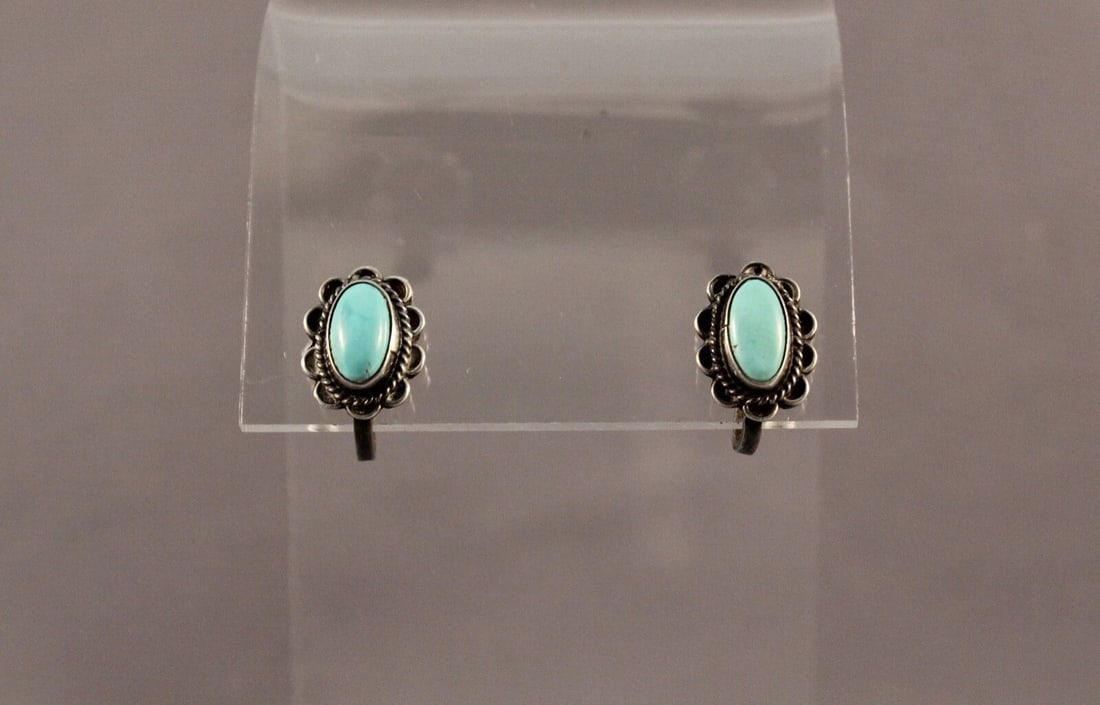 OLD PAWN NAVAJO STERLING SILVER AND TURQUOISE EARRINGS SCREW BACKS: OLD PAWN NAVAJO STERLING SILVER AND TURQUOISE EARRINGS SCREW BACKS Item Description: 1/2” Tall 3/8” wide