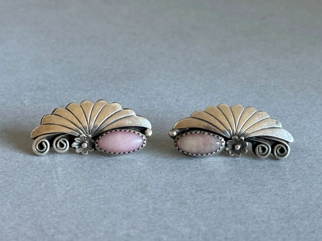 VINTAGE NAVAJO STERLING SILVER WITH ROSE QUARTZ STUD EARRINGS. (1 of 2)