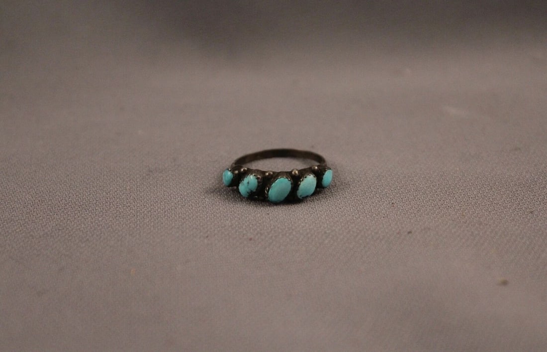 OLD PAWN ZUNI STERLING SILVER AND TURQUOISE RING SIZE 4 3/4: OLD PAWN ZUNI STERLING SILVER AND TURQUOISE RING SIZE 4 3/4 Item Description: 3/16" Wide