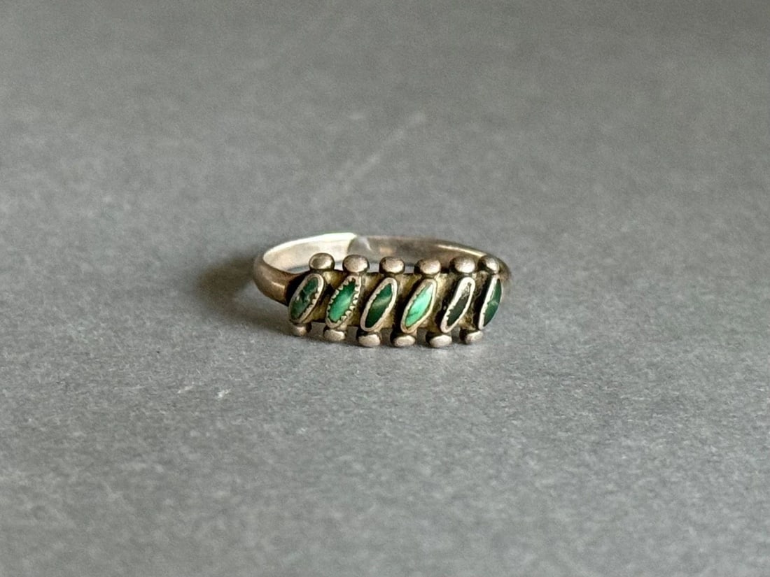 OLD PAWN ZUNI STERLING SILVER WITH TURQUOISE RING. SIZE 6 1/4: OLD PAWN ZUNI STERLING SILVER WITH TURQUOISE RING. SIZE 6 1/4 Old Pawn Zuni Sterling Silver with Turquoise Ring. Size 6 1/4 .. 1/4" Wide