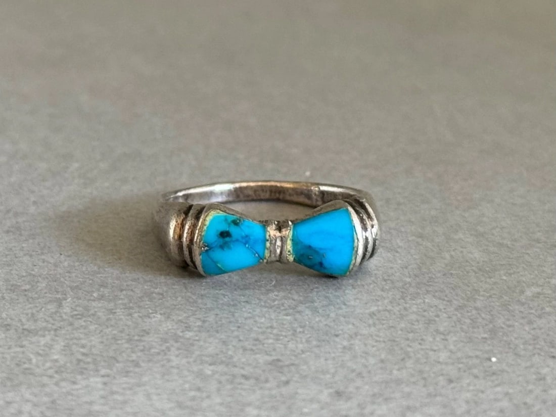 VINTAGE STERLING SILVER AND TURQUOISE RING SIZE 6 3/4 (1 of 2)