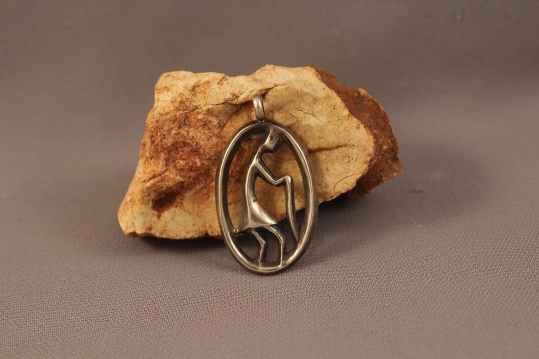 OLDER NAVAJO CAST STERLING SILVER PENDANT KOKOPELLI: OLDER NAVAJO CAST STERLING SILVER PENDANT KOKOPELLI Item Description: 1 1/2" length