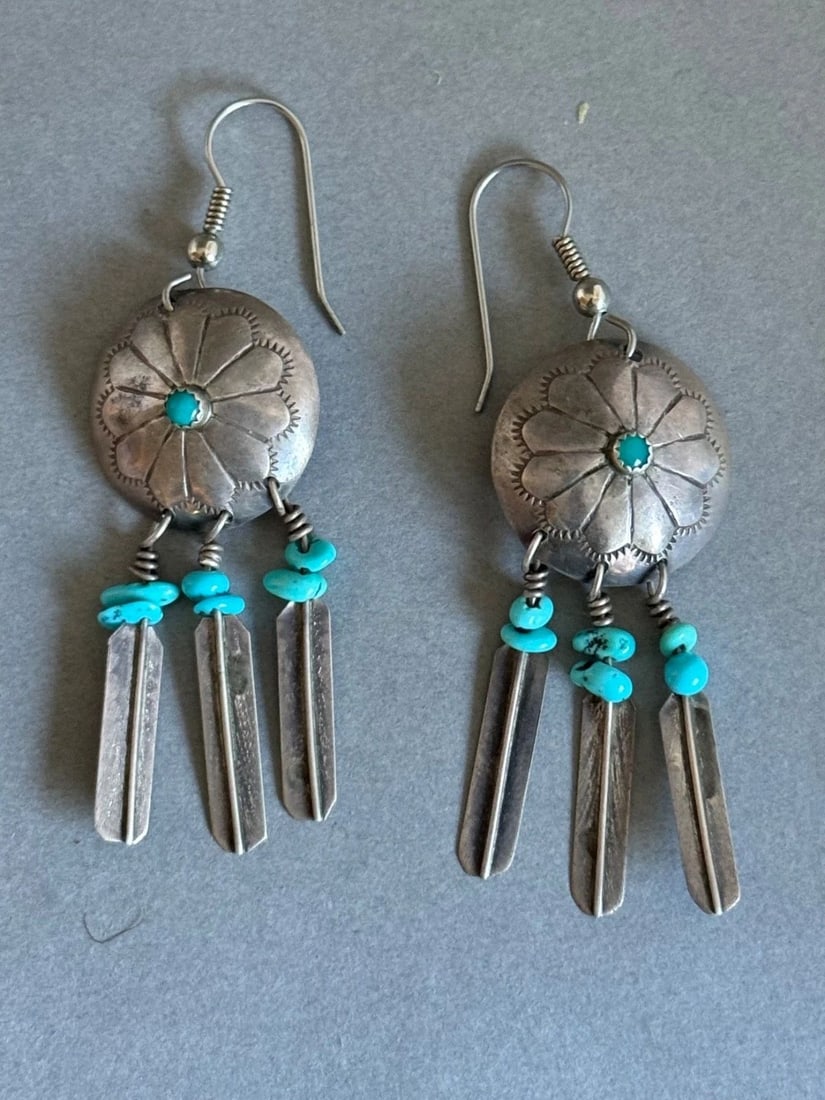 VINTAGE NAVAJO STERLING SILVER AND TURQUOISE DANGLE EARRINGS WITH FEATHERS (1 of 2)