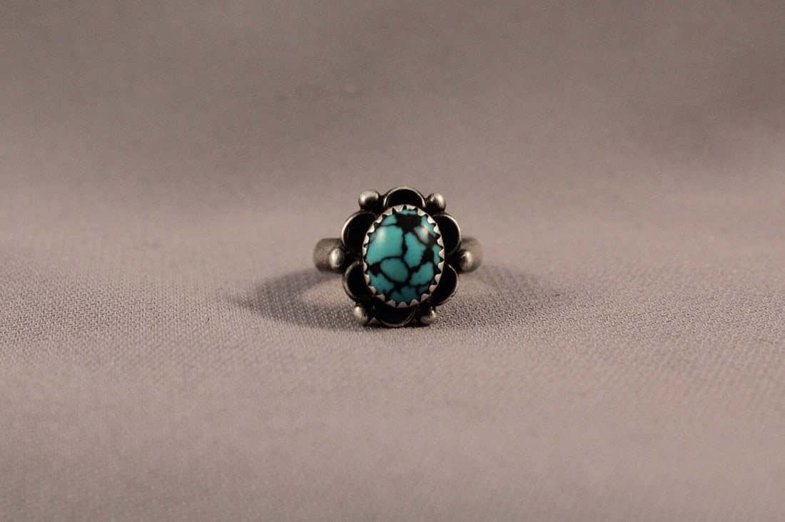 VINTAGE NAVAJO STERLING SILVER AND TURQUOISE RING SIZE 3 3/4: VINTAGE NAVAJO STERLING SILVER AND TURQUOISE RING SIZE 3 3/4 Item Description: 5/8” tall