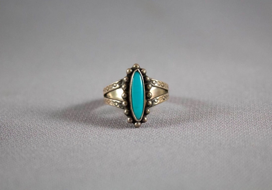 OLD PAWN NAVAJO STERLING SILVER AND TURQUOISE RING SIZE 4 1/4: OLD PAWN NAVAJO STERLING SILVER AND TURQUOISE RING SIZE 4 1/4 Item Description: 5/8” tall