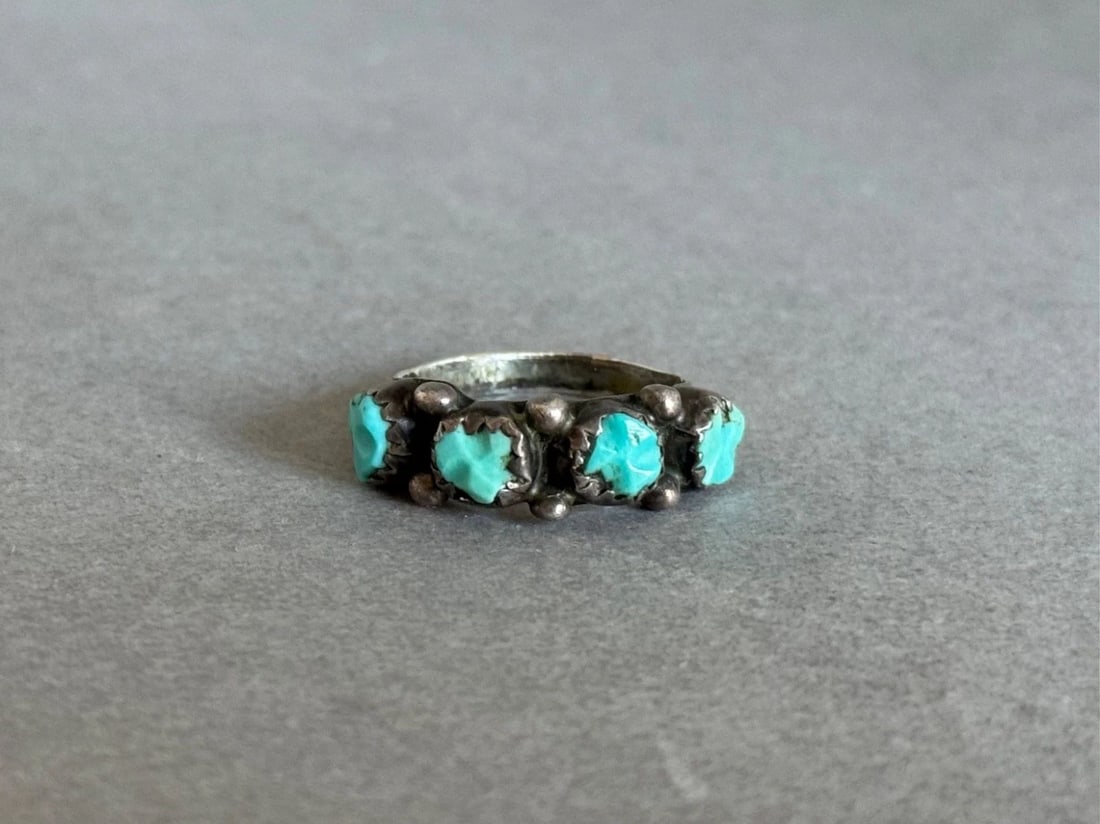 OLD PAWN NAVAJO STERLING SILVER W TURQUOISE NUGGETS RING SIZE 4 3/4: OLD PAWN NAVAJO STERLING SILVER W TURQUOISE NUGGETS RING SIZE 4 3/4 Old Pawn Navajo Sterling Silver w Turquoise Nuggets Ring Size 4 3/4 1/4" Wide