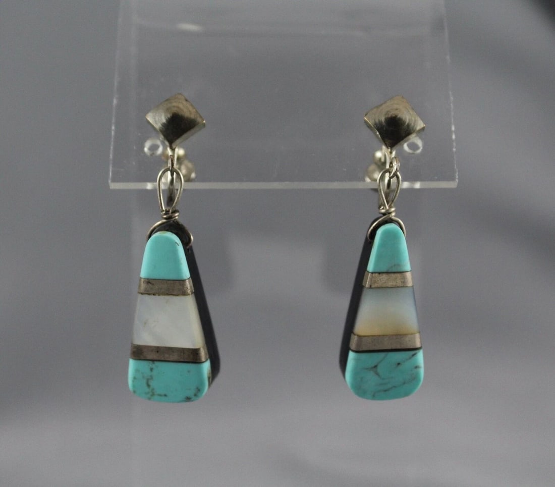 VTG SANTO DOMINGO PUEBLO INDIAN SILVER INLAY EARRINGS - 1.75" DANGLES: VTG SANTO DOMINGO PUEBLO INDIAN SILVER INLAY EARRINGS - 1.75" DANGLES Item Description: This Santo Domingo earrings have been beautifully inlaid with turquoise and mother of pearl shell. They are 1 3/