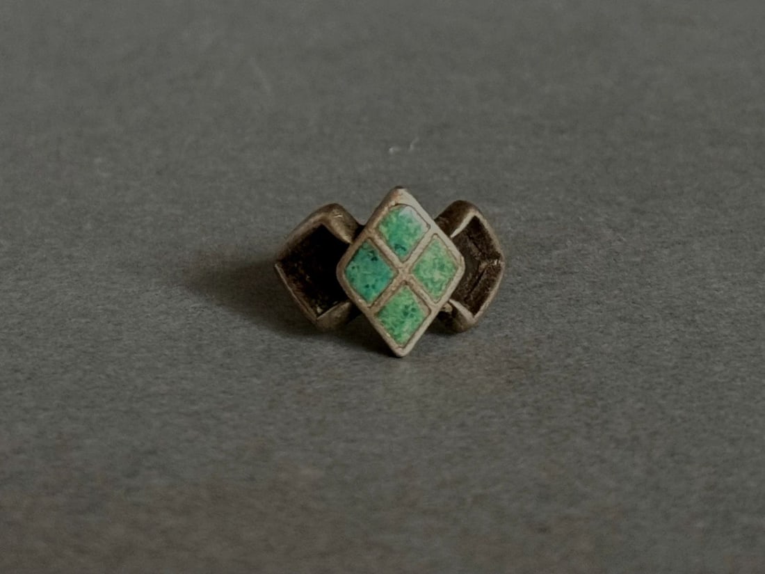 OLD PAWN ZUNI STERLING SILVER WITH TURQUOISE INLAYS RING. SIZE 4 1/2: OLD PAWN ZUNI STERLING SILVER WITH TURQUOISE INLAYS RING. SIZE 4 1/2 Old Pawn Zuni Sterling Silver with Turquoise Inlays Ring. Size 1/2 " Tall