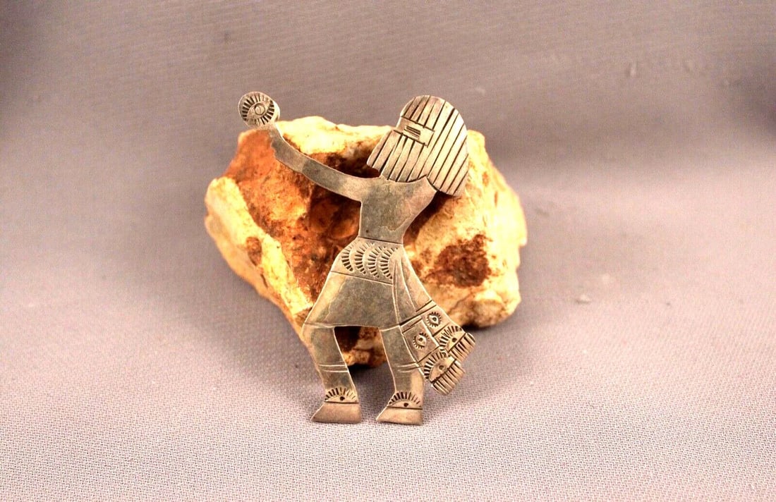 VINTAGE NAVAJO STERLING SILVER HAND STAMPED KACHINA PIN: VINTAGE NAVAJO STERLING SILVER HAND STAMPED KACHINA PIN Item Description: 2 3/8" length