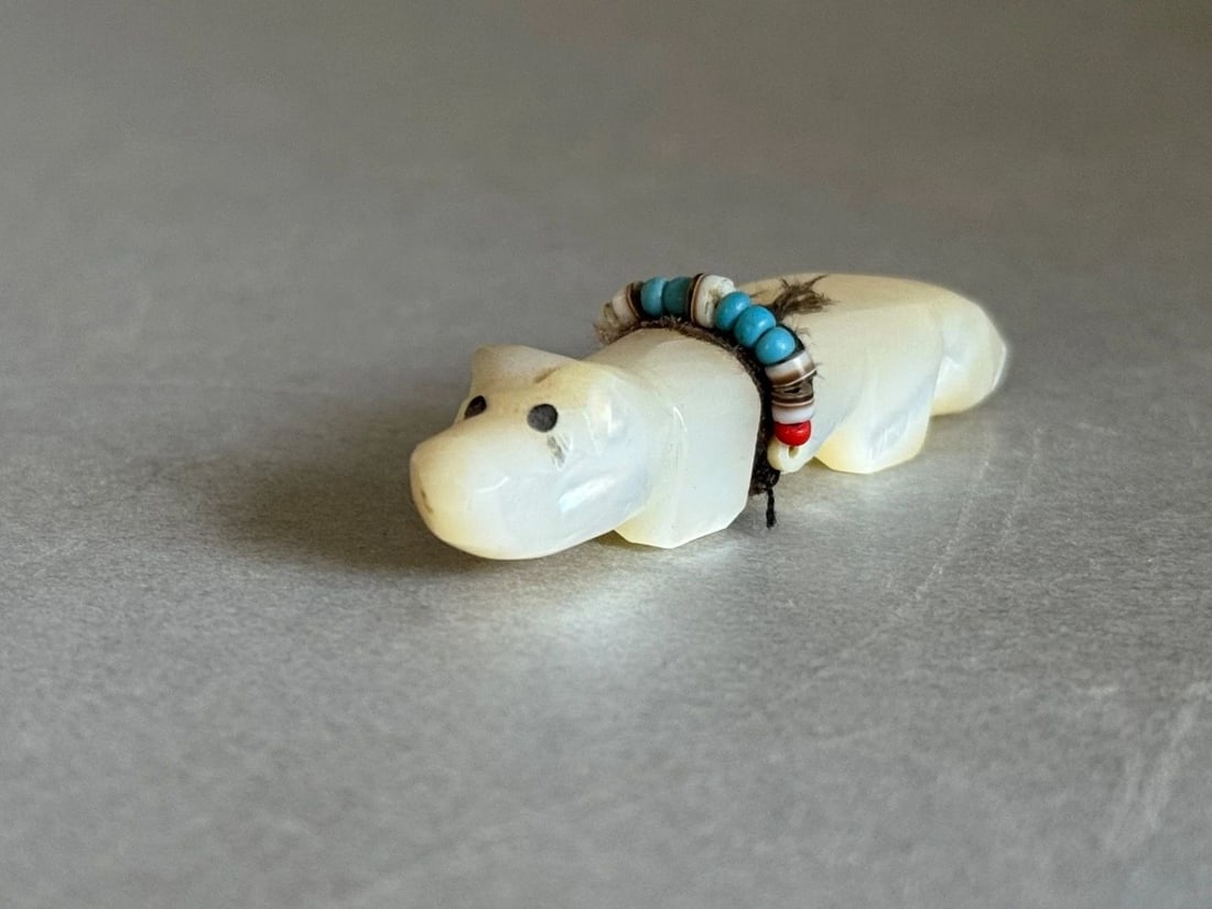 VINTAGE ZUNI MARBLE WOLF FETISH .. 2 5/8" (1 of 2)