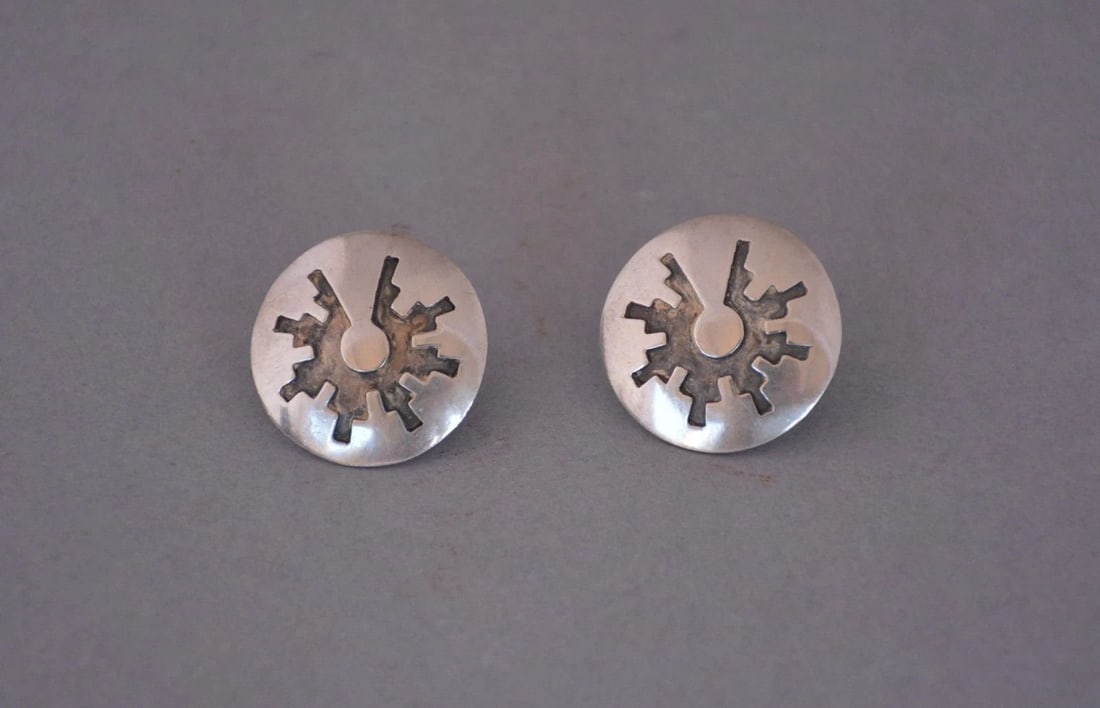 VINTAGE NAVAJO STERLING SILVER EARRINGS - 1" ROUND - SIGNED (1 of 2)