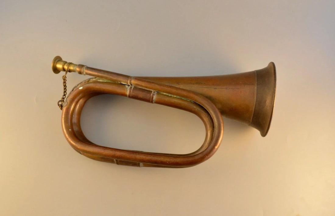 VINTAGE ANTIQUE COPPER BUGLE HORN - MILITARY ?- BOY SCOUT? (1 of 2)