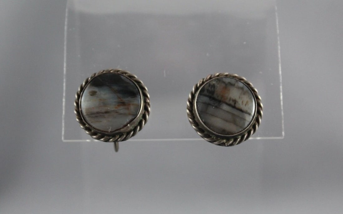 OLD PAWN NAVAJO PICTURE AGATE EARRINGS: OLD PAWN NAVAJO PICTURE AGATE EARRINGS Item Description: 5/8” tall