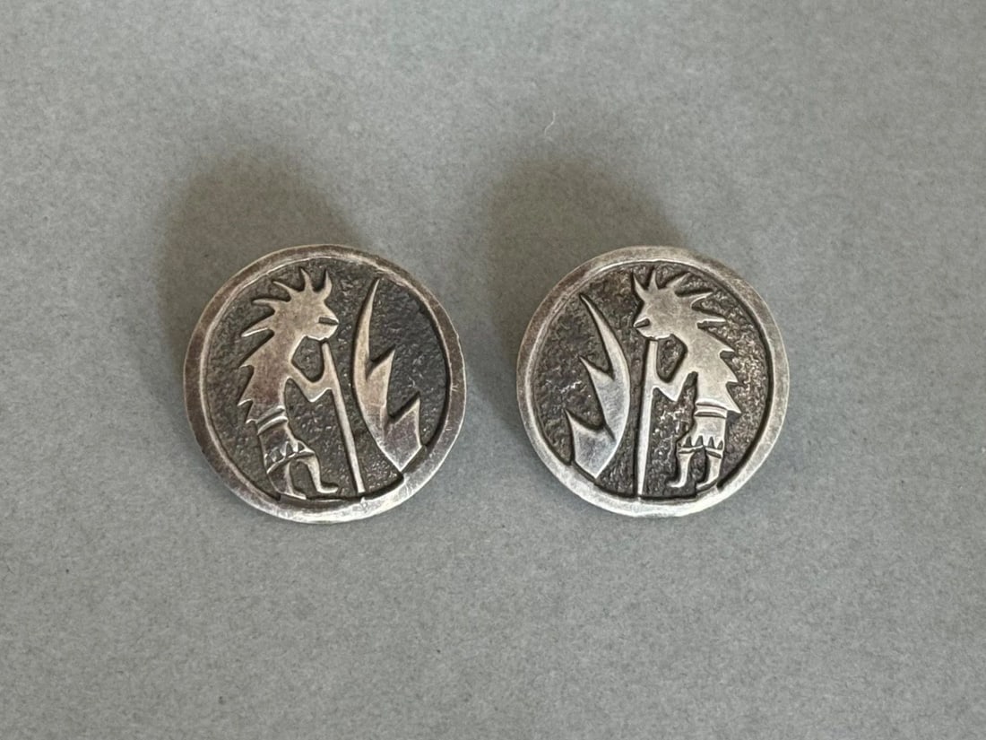 VINTAGE NAVAJO STERLING SILVER KOKOPELLI EARRINGS 7/8" (1 of 2)