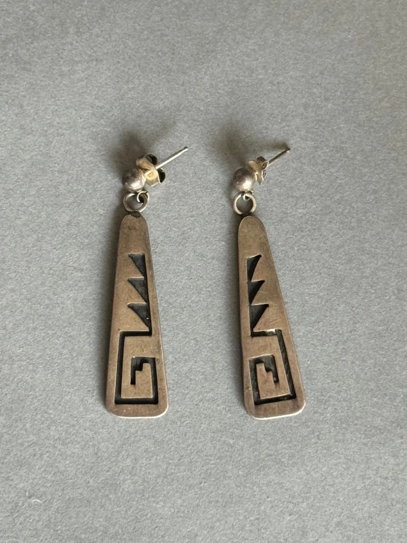 VINTAGE HOPI STERLING SILVER EARRINGS. 1 1/2 (1 of 2)