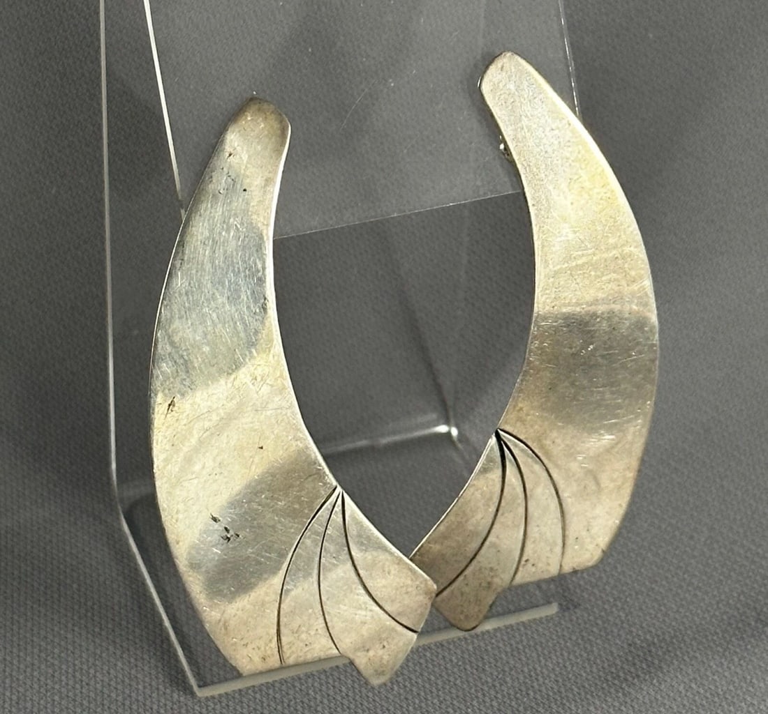 VINTAGE NAVAJO STERLING SILVER EARRINGS LARGE SIGNED S (1 of 2)