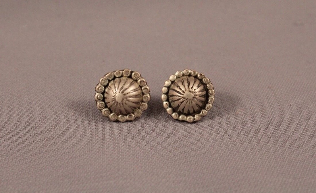OLD PAWN VINTAGE NAVAJO STERLING SILVER BUTTON EARRINGS: OLD PAWN VINTAGE NAVAJO STERLING SILVER BUTTON EARRINGS Item Description: 3/4" length