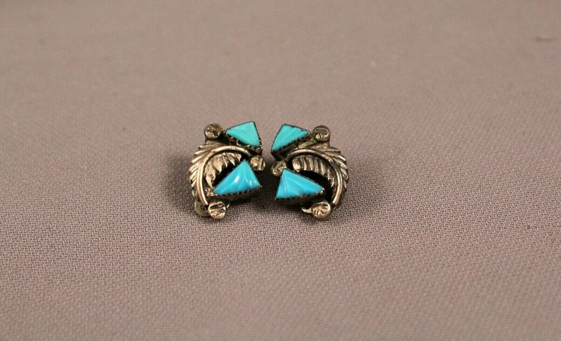 OLD PAWN VINTAGE ZUNI STERLING SILVER AND CARVED TURQUOISE EARRINGS: OLD PAWN VINTAGE ZUNI STERLING SILVER AND CARVED TURQUOISE EARRINGS Item Description: 1/2" width