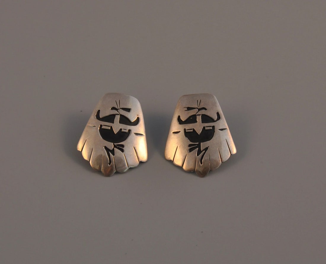 VINTAGE HOPI INDIAN SILVER OVERLAY POST EARRINGS - SPIRIT MASK FIGURE: VINTAGE HOPI INDIAN SILVER OVERLAY POST EARRINGS - SPIRIT MASK FIGURE Item Description: This pair of vintage Hopi sterling silver earrings show a Mask Kacina Face or Spirit being. They measure 1 1/2" 