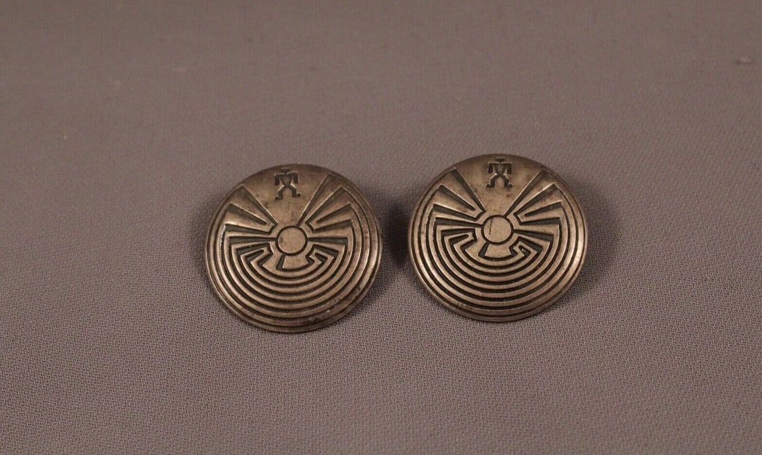 OLDER VINTAGE NAVAJO STERLING SILVER EARRINGS MAN IN THE MAZE: OLDER VINTAGE NAVAJO STERLING SILVER EARRINGS MAN IN THE MAZE Item Description: 1 1/4' width