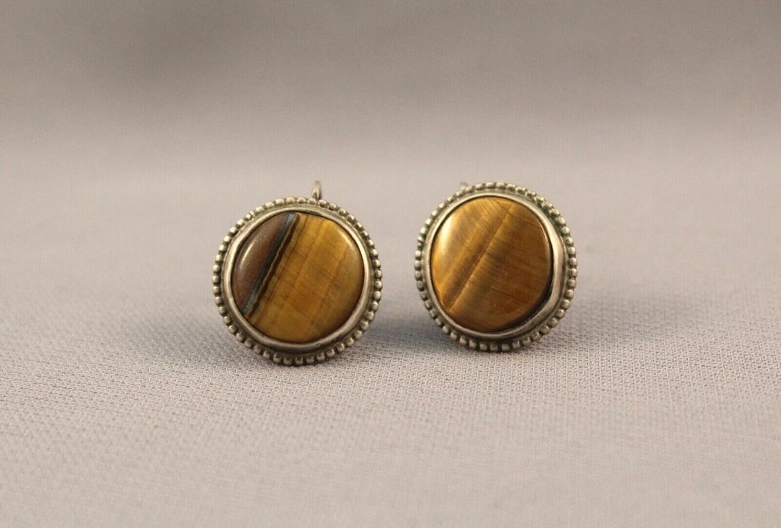 OLD PAWN NAVAJO TIGERS EYE EARRINGS SCREW BACK ..STERLING SILVER ..: OLD PAWN NAVAJO TIGERS EYE EARRINGS SCREW BACK ..STERLING SILVER .. Item Description: 3/4” tall Old Screw Back
