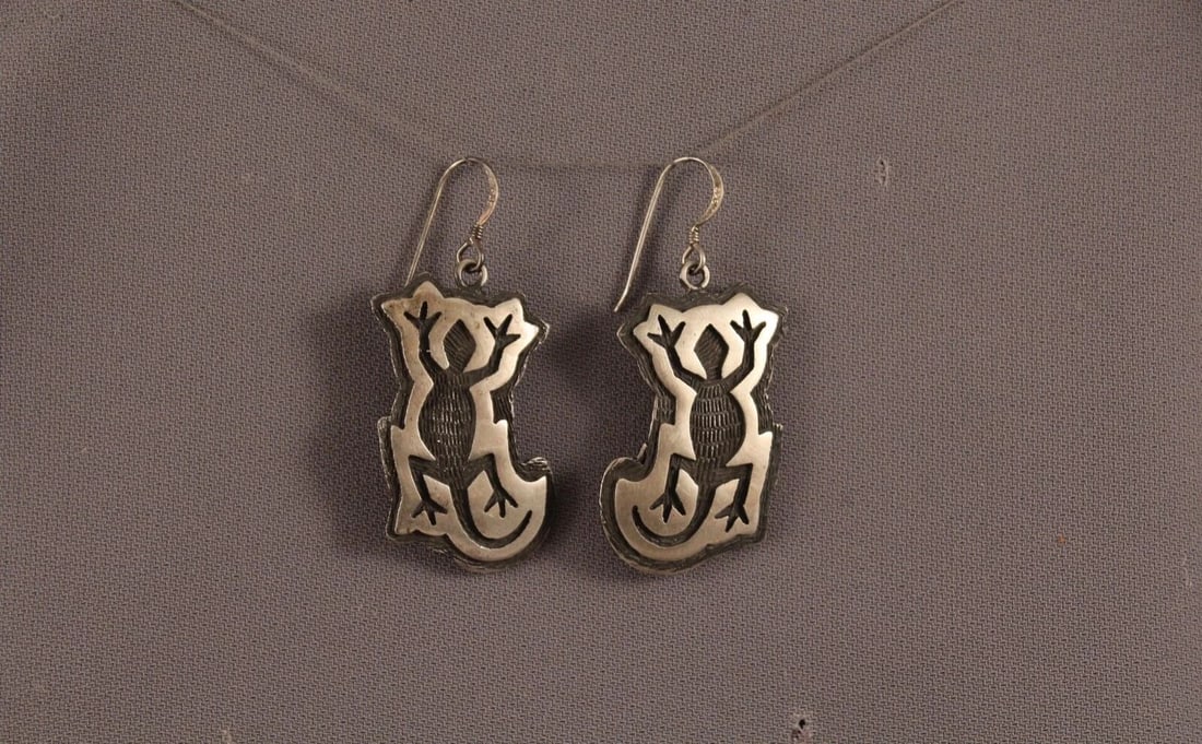 VINTAGE HOPI STERLING SILVER EARRINGS ..LIZARDS..: VINTAGE HOPI STERLING SILVER EARRINGS ..LIZARDS.. Item Description: 1 3/4" length From Top of Wire to Bottom