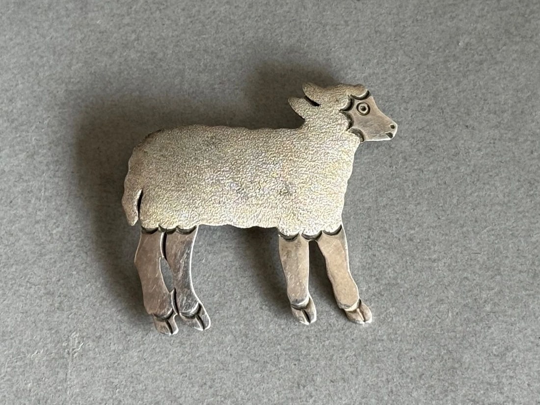 VINTAGE NAVAJO STERLING SILVER SHEEP BROOCH/PENDANT SIGNED RLH (1 of 2)