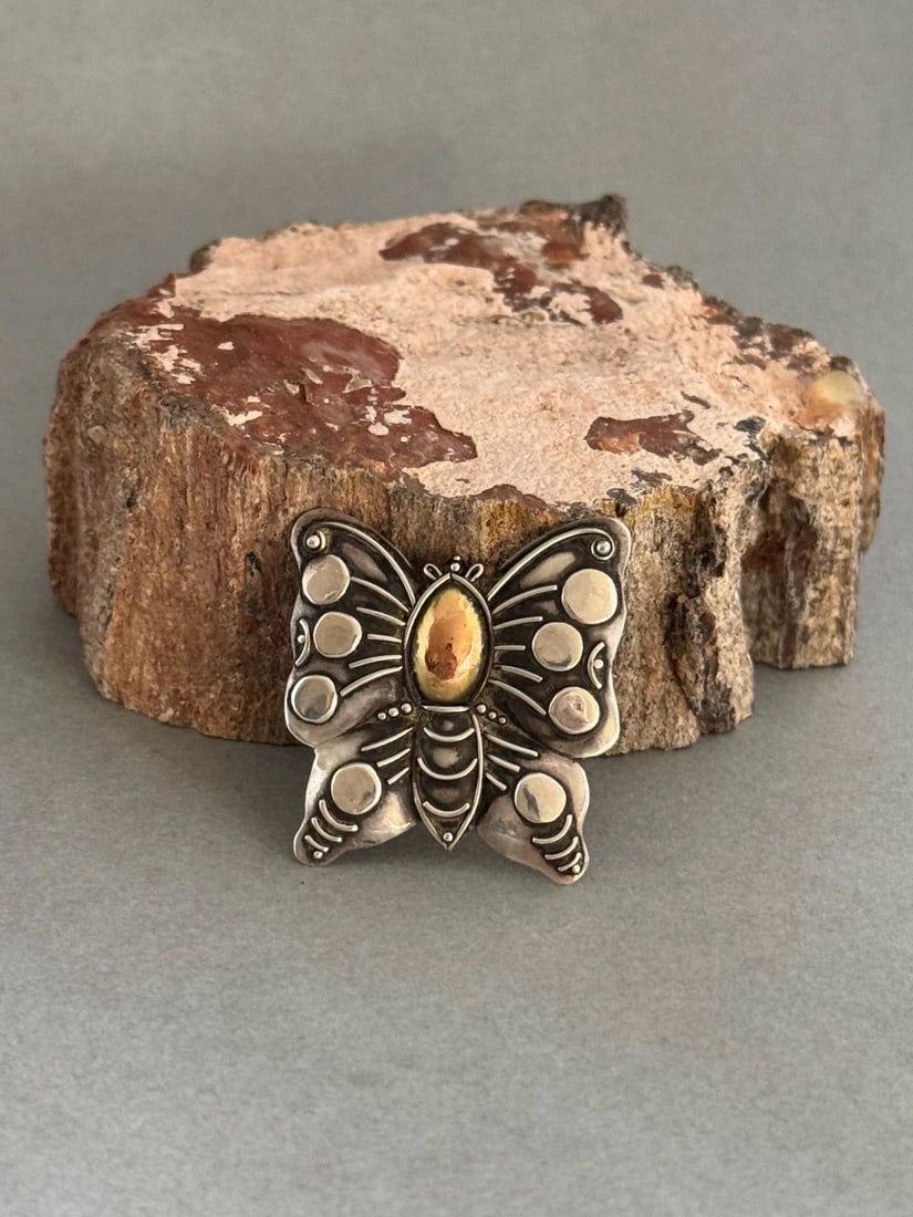 VINTAGE STERLING SILVER AND 14K GOLD BUTTERFLY BROOCH PIN: VINTAGE STERLING SILVER AND 14K GOLD BUTTERFLY BROOCH PIN Vintage Sterling Silver and 14K Gold Butterfly Brooch Pin 1 3/8" Tall