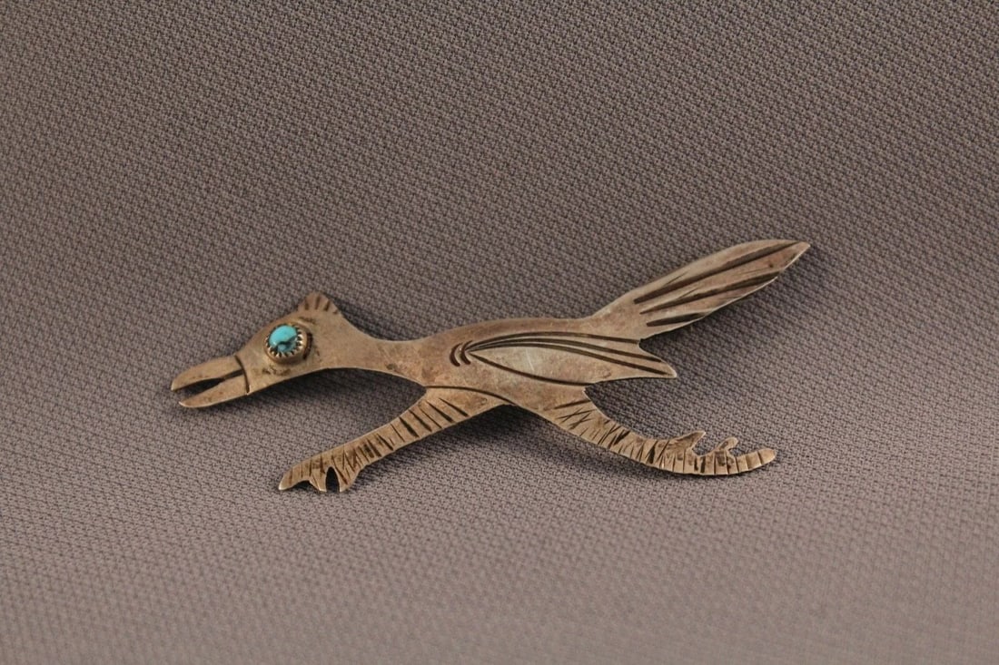 OLD PAWN NAVAJO ROAD RUNNER SILVER PIN: OLD PAWN NAVAJO ROAD RUNNER SILVER PIN Item Description: 2 1/2" w x 1" h P