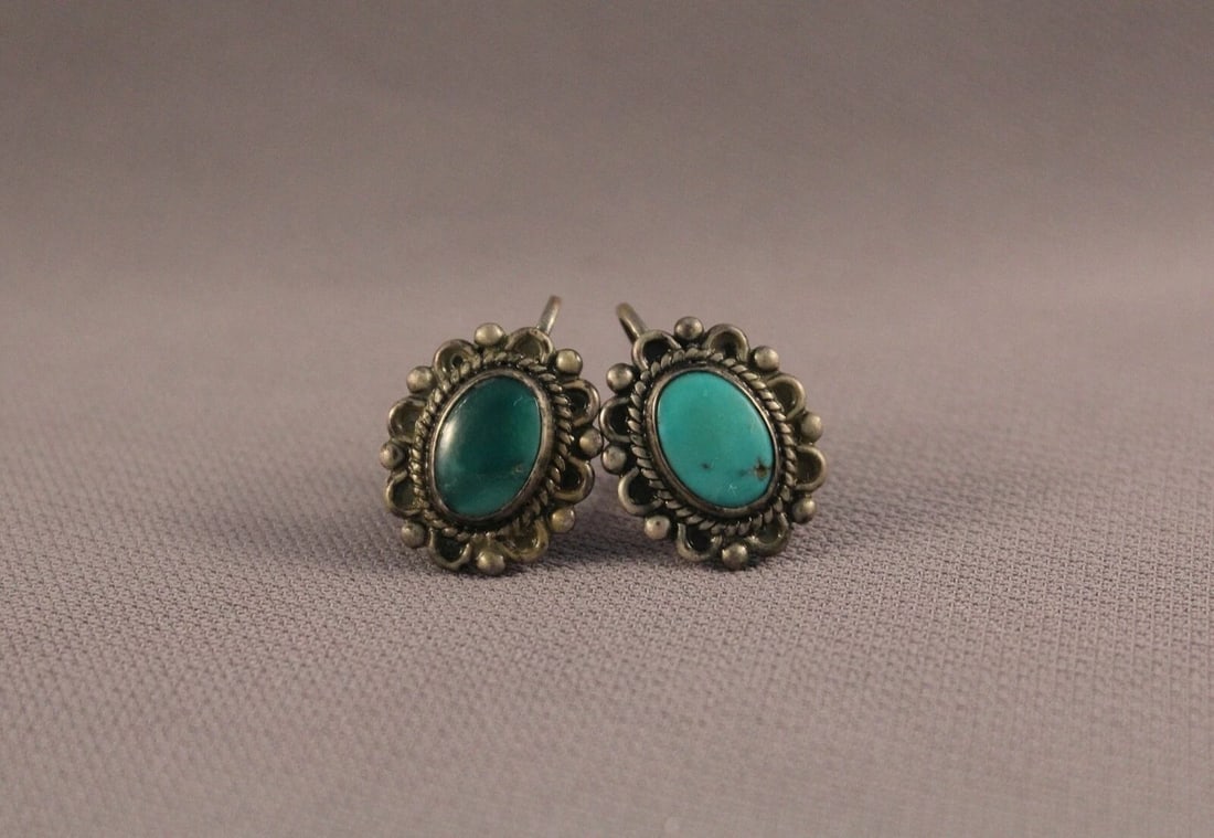 OLD PAWN NAVAJO STERLING SILVER AND TURQUOISE EARRINGS SCREW BACKS: OLD PAWN NAVAJO STERLING SILVER AND TURQUOISE EARRINGS SCREW BACKS Item Description: 1/2" w x 5/8" h P