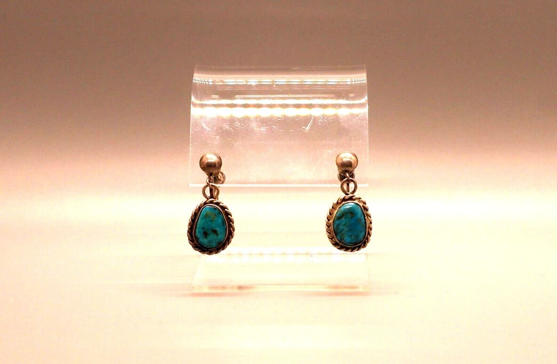 OLD PAWN NAVAJO STERLING SILVER AND TURQUOISE EARRINGS SCREW BACK: OLD PAWN NAVAJO STERLING SILVER AND TURQUOISE EARRINGS SCREW BACK Item Description: 1" Tall