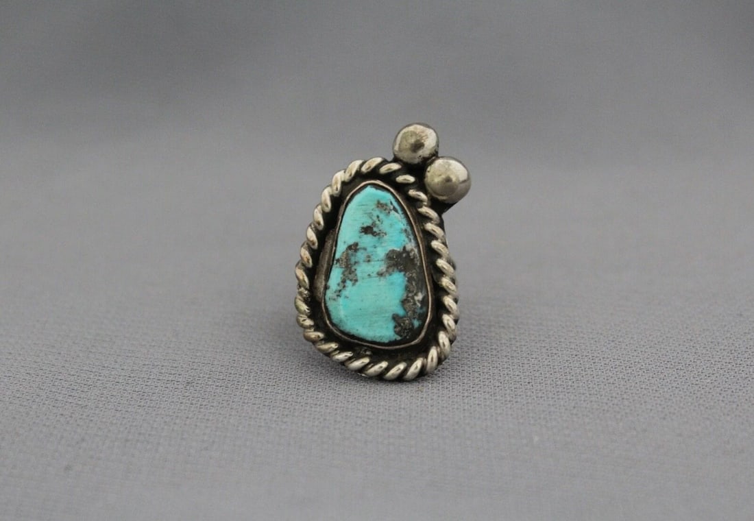 OLD PAWN NAVAJO STERLING SILVER AND TURQUOISE RING SIZE 4 1/2: OLD PAWN NAVAJO STERLING SILVER AND TURQUOISE RING SIZE 4 1/2 Item Description: 1 1/8" tall
