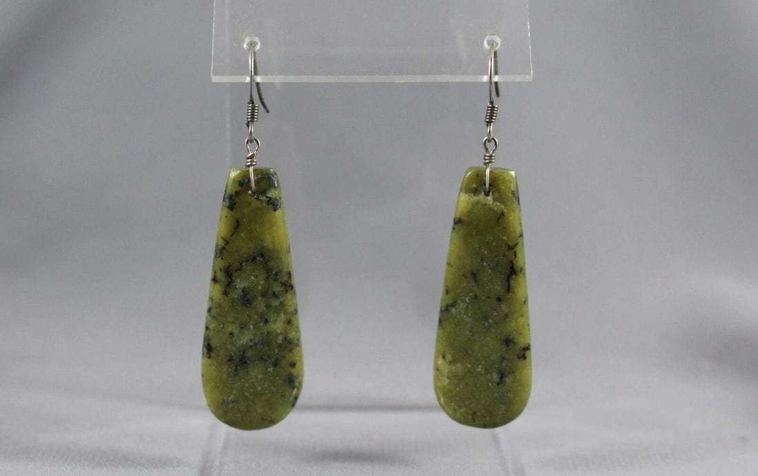VINTAGE NAVAJO JADE OR TURQUOISE TAB EARRINGS (1 of 2)