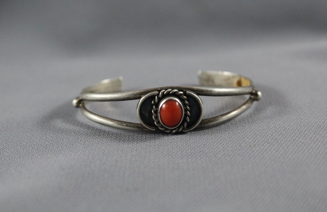 OLD PAWN NAVAJO STERLING SILVER AND CORAL BRACELET - SIZE 5 1/4": OLD PAWN NAVAJO STERLING SILVER AND CORAL BRACELET - SIZE 5 1/4" Item Description: This is a nicely crafted and smaller sterling silver coral Navajo bracelet. It measures just 1/2 " wide at the widest