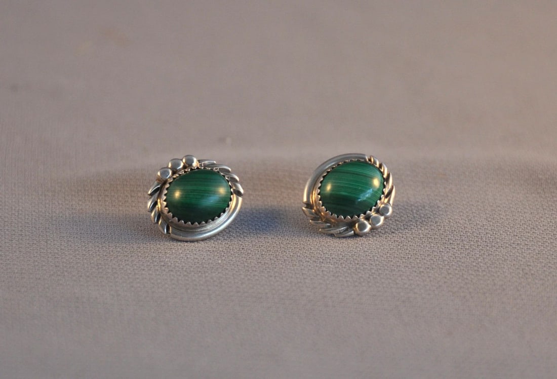 VINTAGE NAVAJO STERLING SILVER POST BUTTON EARRINGS - GREEN MALACHITE - 5/8": VINTAGE NAVAJO STERLING SILVER POST BUTTON EARRINGS - GREEN MALACHITE - 5/8" Item Description: This vintage Navajo pair of sterling silver earrings have been set with beautiful green malachite stones.