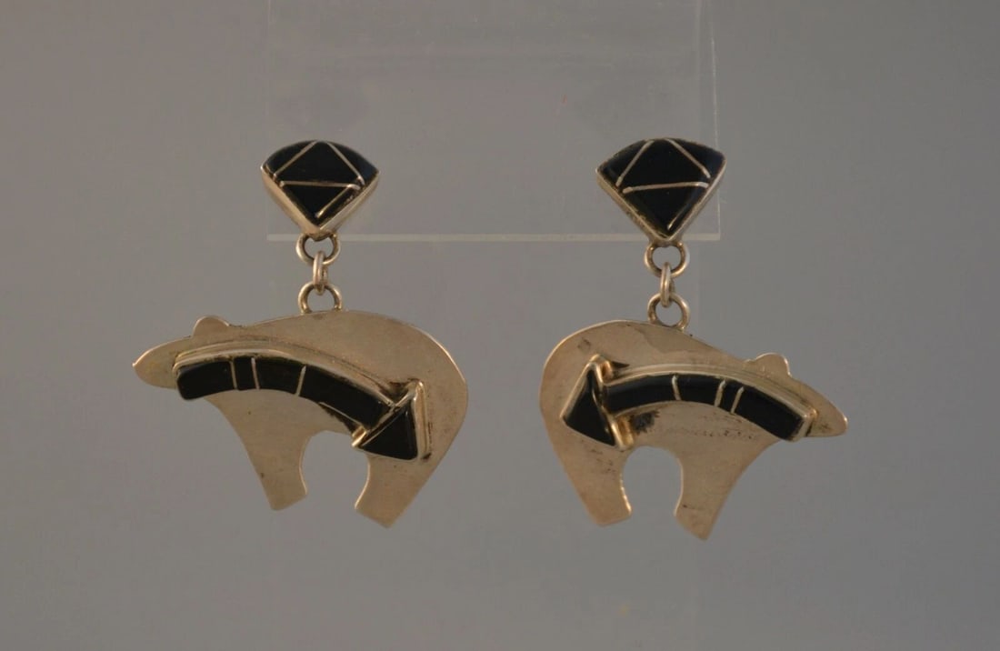 VINTAGE HEARTLINE BEAR DANGLE EARRINGS SOUTHWEST SILVER ONYX INLAY - 1.75" DROP: VINTAGE HEARTLINE BEAR DANGLE EARRINGS SOUTHWEST SILVER ONYX INLAY - 1.75" DROP Item Description: This is a vintage pair of silver inlay heartline bear dangle earrings. They are onyx inlay with sterli