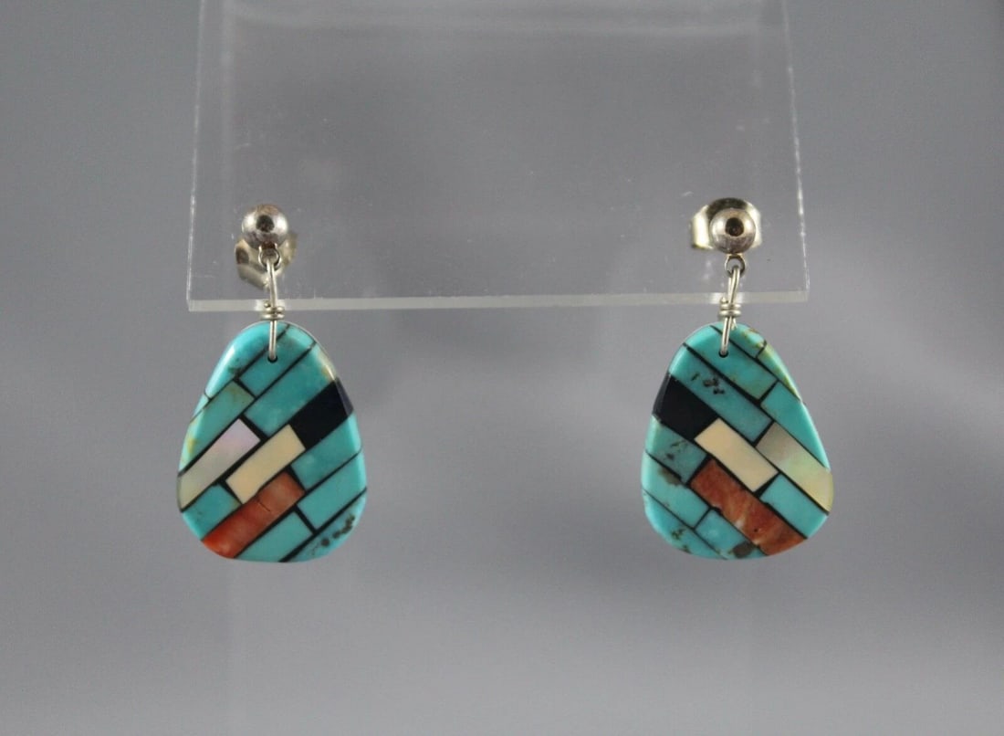 VINTAGE SANTO DOMINGO INLAID TURQUOISE AND SHELL EAR RINGS DANGLES (1 of 2)