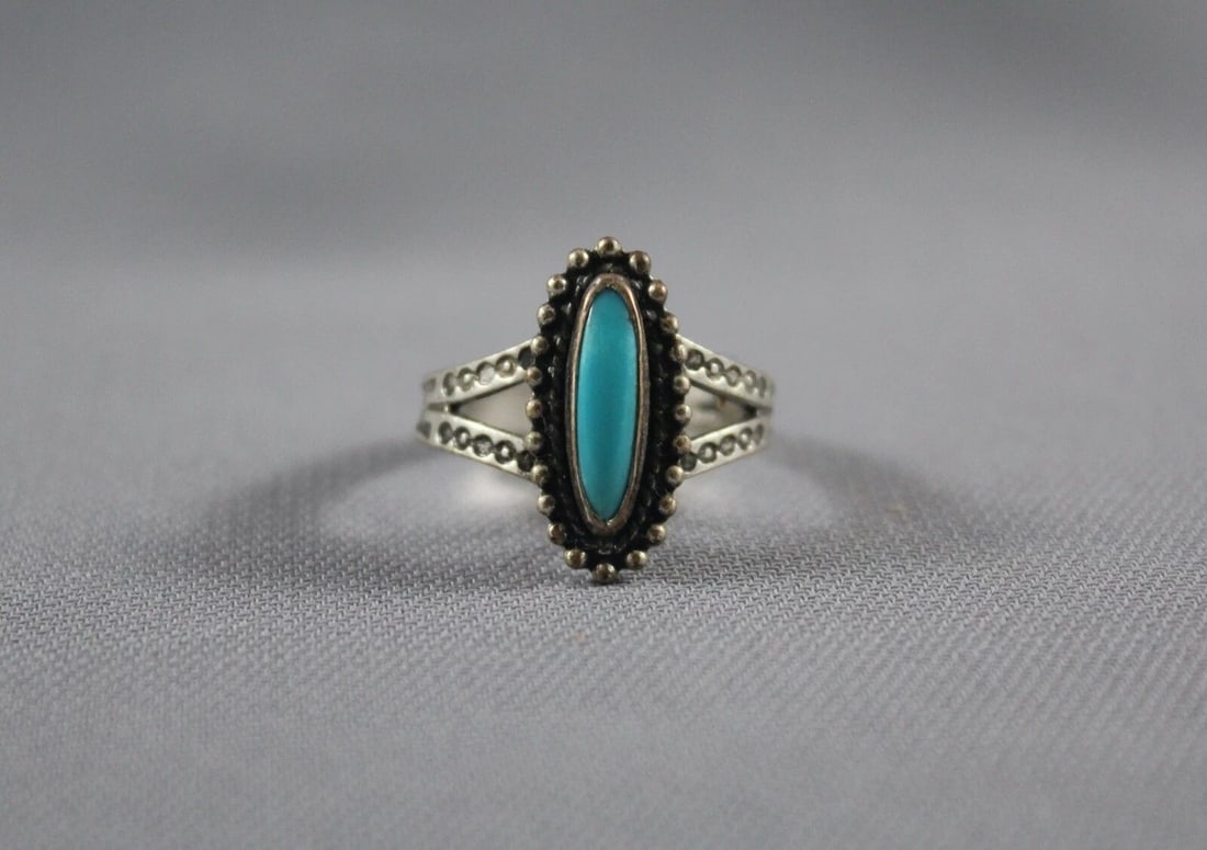 OLD PAWN NAVAJO STERLING AND TURQUOISE RING SIZE 8: OLD PAWN NAVAJO STERLING AND TURQUOISE RING SIZE 8 Item Description: 3/4” tall