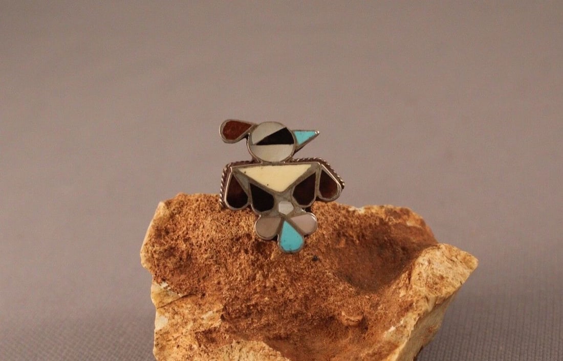 OLD PAWN ZUNI STERLING SILVER AND STONES BIRD RING SIZE 6: OLD PAWN ZUNI STERLING SILVER AND STONES BIRD RING SIZE 6 Item Description: 1" tall