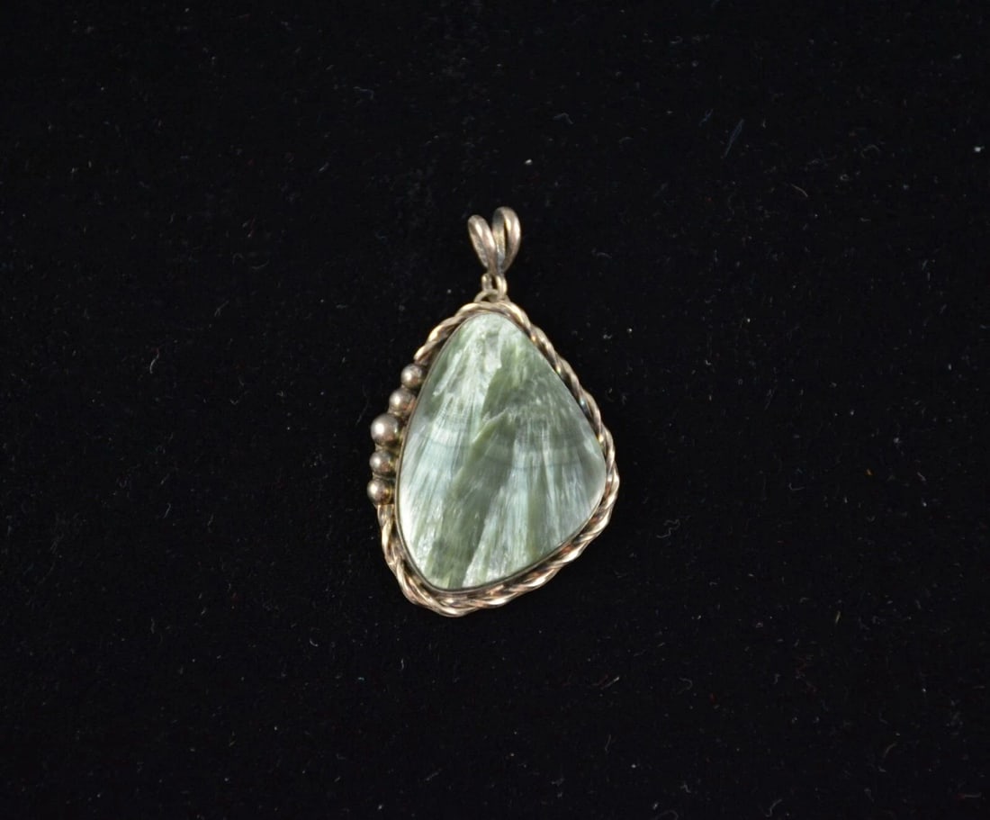 VINTAGE NAVAJO STERLING SILVER PENDANT WITH NICE STONE - LENA MAE SMILEY - 1 7/8: VINTAGE NAVAJO STERLING SILVER PENDANT WITH NICE STONE - LENA MAE SMILEY - 1 7/8 This vintage Navajo sterling silver pendant is set with a unique stone that has been beautifully polished and shaped. T