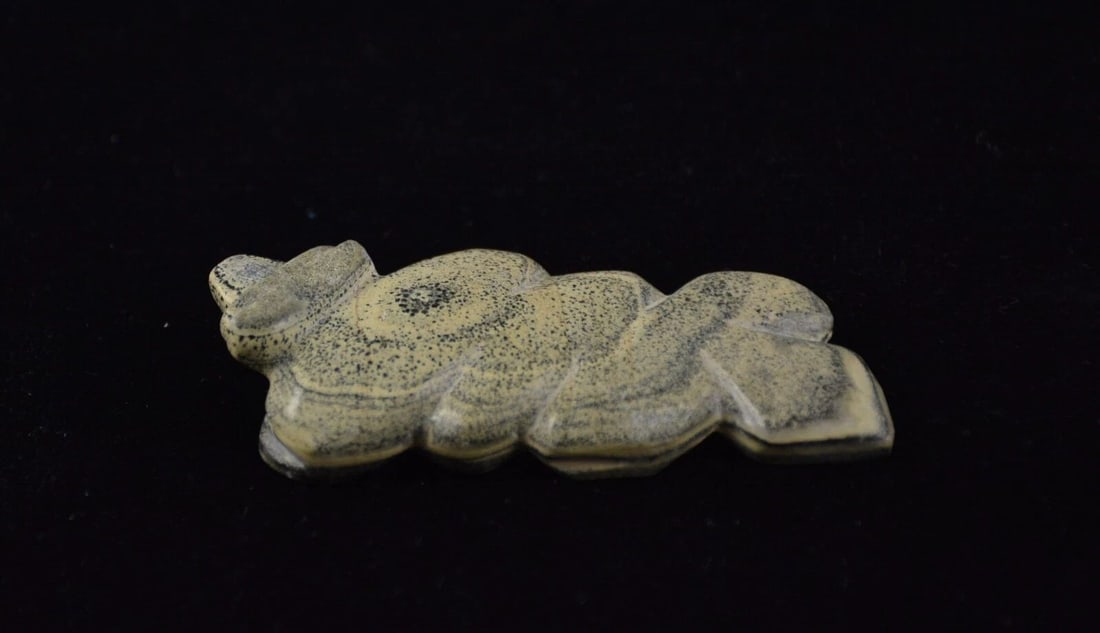 VINTAGE ZUNI PUEBLO INDIAN HANDCARVED STONE FETISH - 3" LONG (1 of 2)