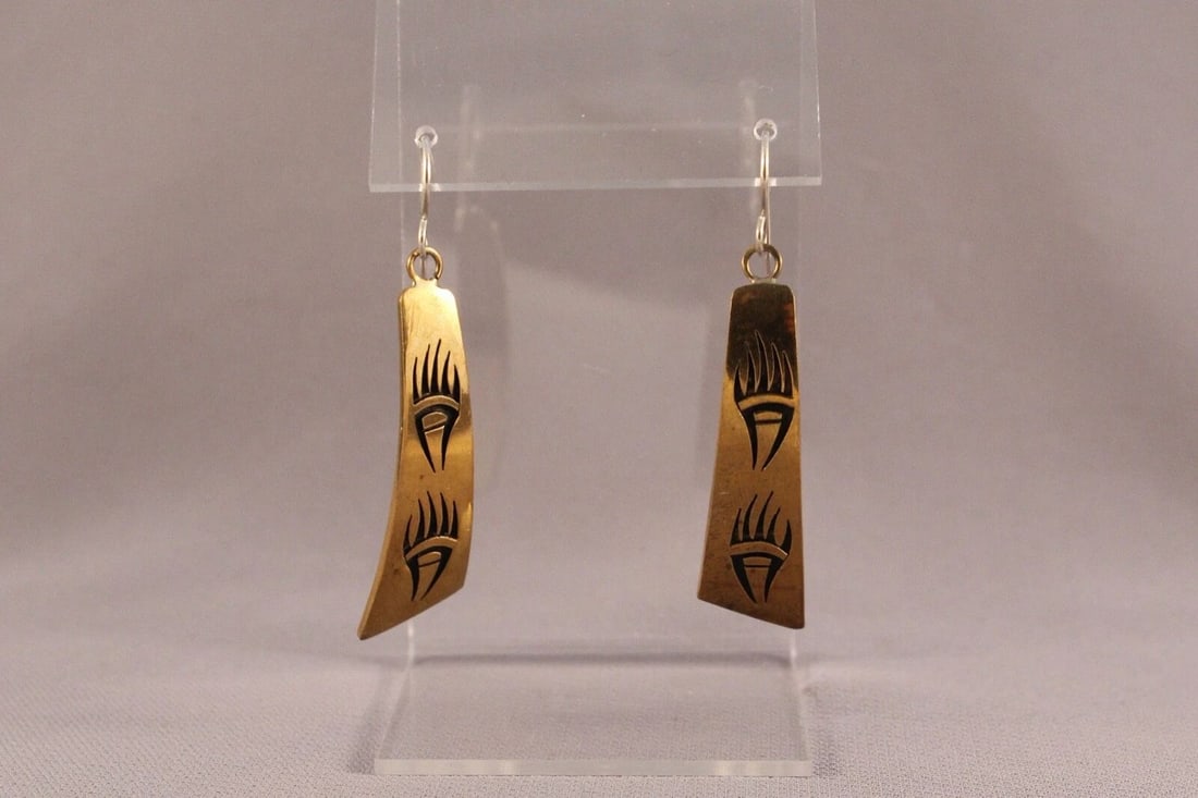 HOPI COPPER OR BRASS EARRINGS BEAR CLAW ..QUMAWUNU: HOPI COPPER OR BRASS EARRINGS BEAR CLAW ..QUMAWUNU Item Description: 2 1/4" length from top of ear wire to bottom .. P