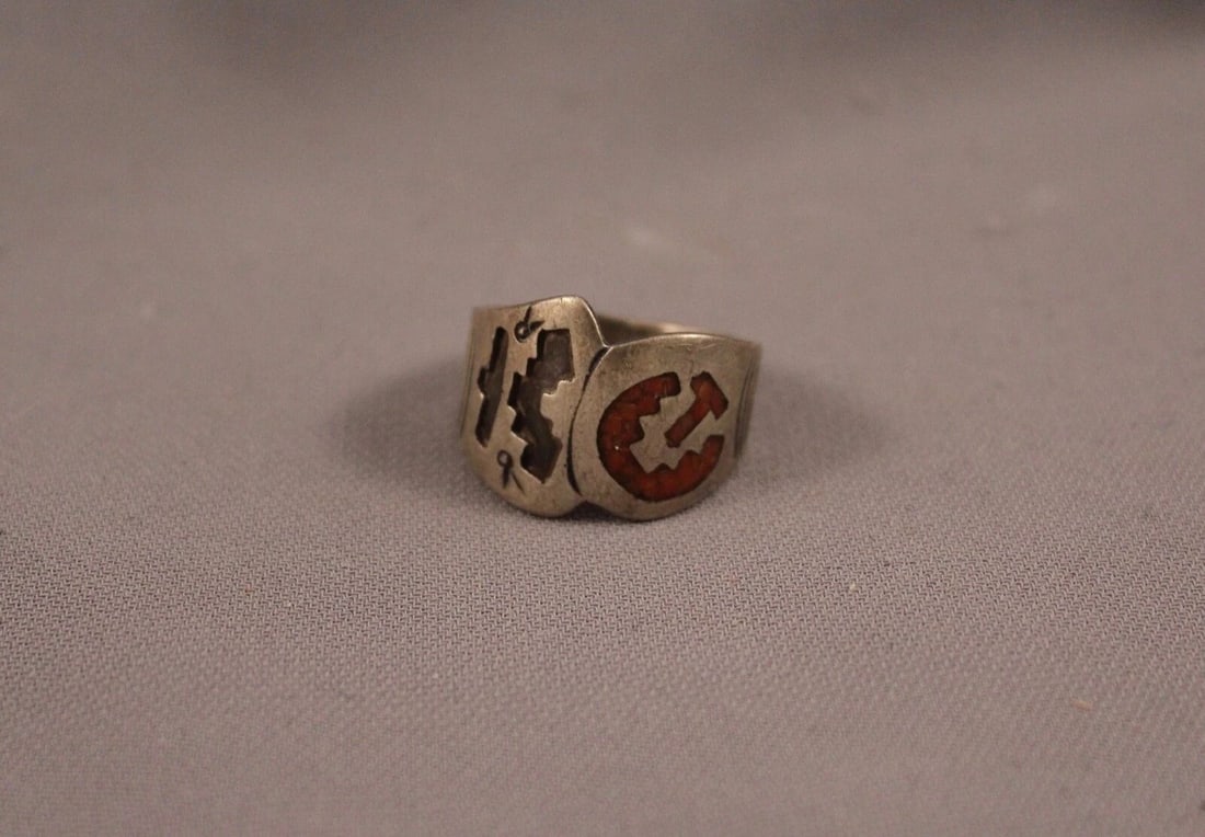 OLD PAWN NAVAJO SILVER AND INLAYED RING SIGNED WF ..SIZE 11 3/4 (1 of 2)