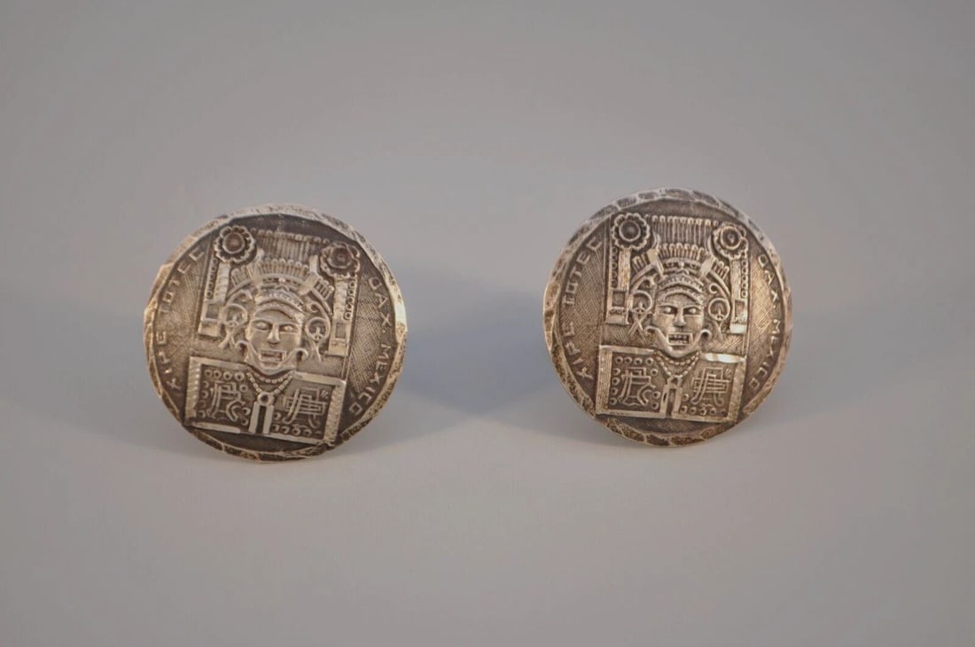 VINTAGE AZTEC FIGURE ROUND STERLING SILVER CUFFLINKS - EVB EAGLE 112 - MEXICO: VINTAGE AZTEC FIGURE ROUND STERLING SILVER CUFFLINKS - EVB EAGLE 112 - MEXICO This vintage pair of sterling silver cufflinks show an Aztec figure in wonderful detail. They measure 1 1/4" across. They 